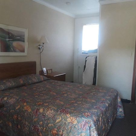 Maples Motel Сандъски Екстериор снимка