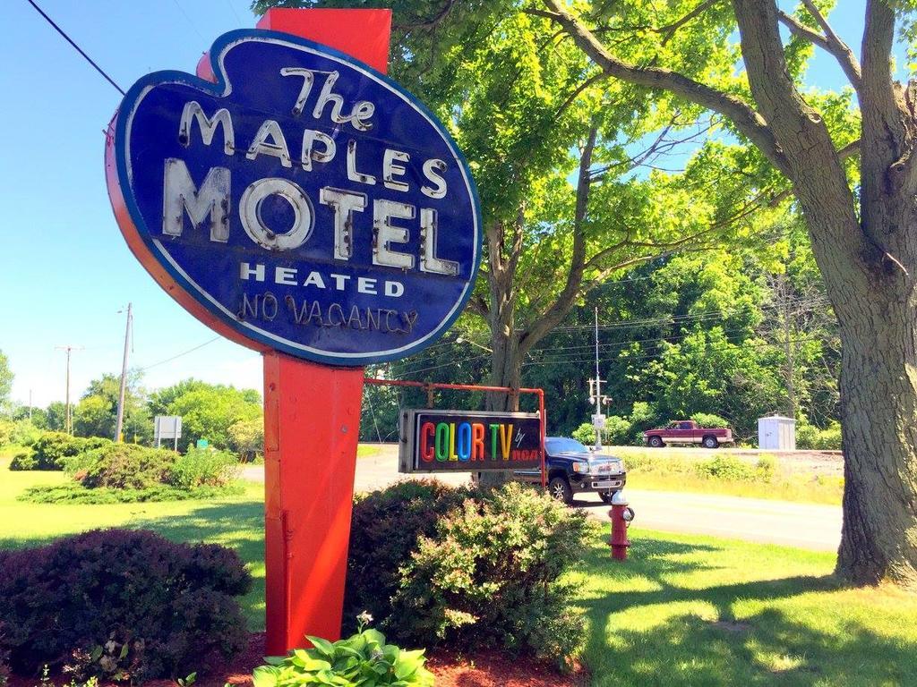 Maples Motel Сандъски Екстериор снимка